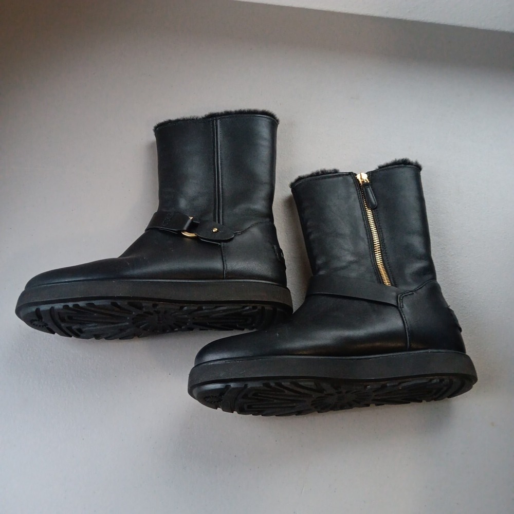 Ugg Berge Boot Womens 6 Short Fur Lined Black Equestrian Buckle Warm Booties - Picture 6 of 13